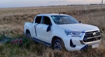 Dos muertos y dos heridos graves por el vuelco de una camioneta en la Ruta 3
