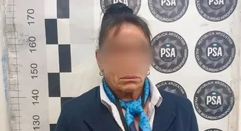 Una azafata de Aerolíneas Argentinas fue detenida por contrabandear relojes, celulares y joyas