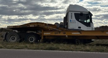 Stroeder: dos empleados municipales debieron ser asistidos por un accidente en la Ruta 3