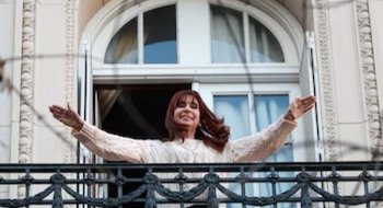 Causa Vialidad: Cristina Kirchner solicitó suspender la ejecución de sus bienes
