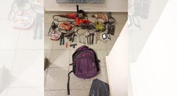 En su huida descartaron lo robado: la policía busca dar con los dueños