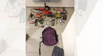 En su huida descartaron lo robado: la policía busca dar con los dueños