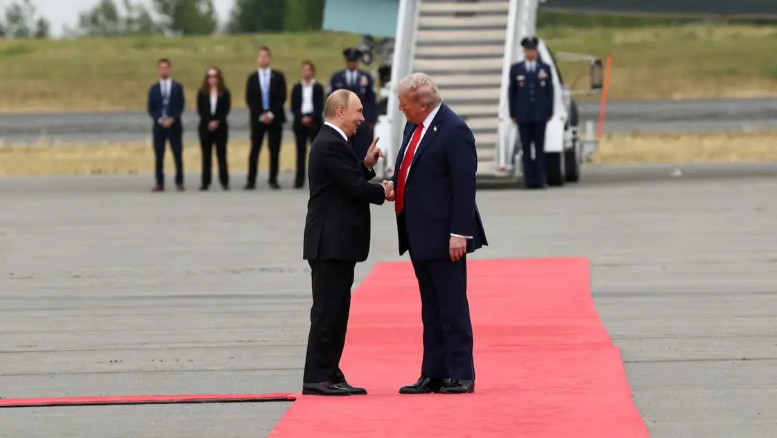 Con “progresos” aunque "sin acuerdo" por la paz se reunieron Putin y Trump