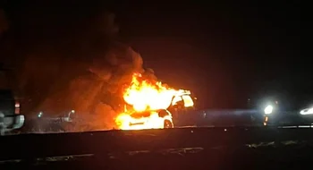 Una camioneta se incendió y las pérdidas fueron totales 