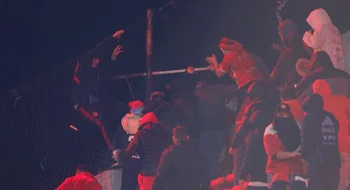 Terror en Avellaneda: el impactante video del momento en que un hincha de la U cae al vacío