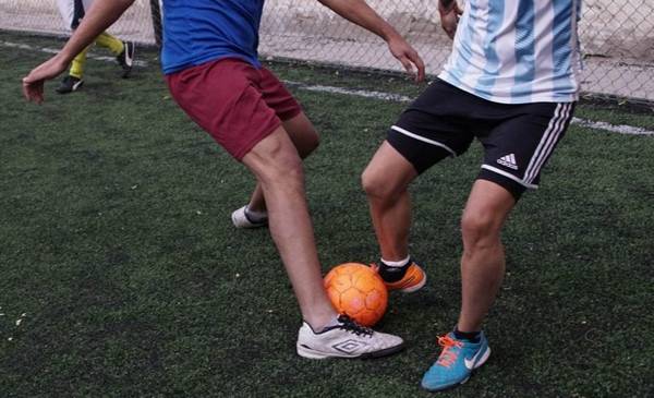 Pagaba la cuota alimentaria de su hija y la Justicia le prohibió jugar al fútbol