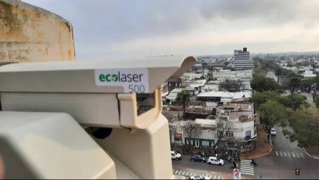Guerra a las aves: una ciudad santafesina blindó el centro con una "cúpula de hierro" láser