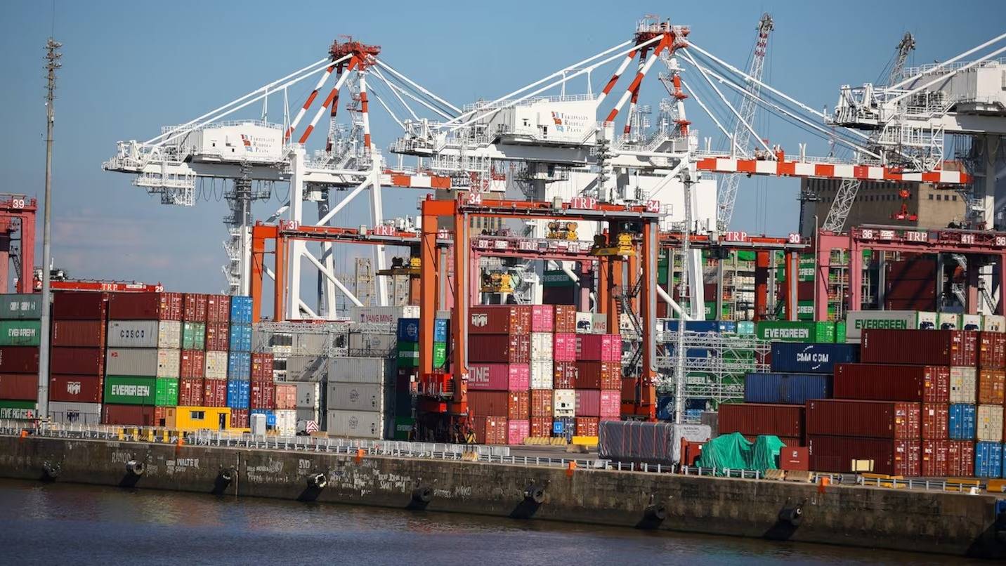 Prefectura Naval intimó a más de 500 prácticos a levantar el paro en los puertos
