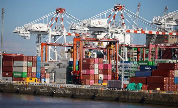 Photo: lanueva.com Prefectura Naval Argentina Orders Striking River Pilots to Resume Duties