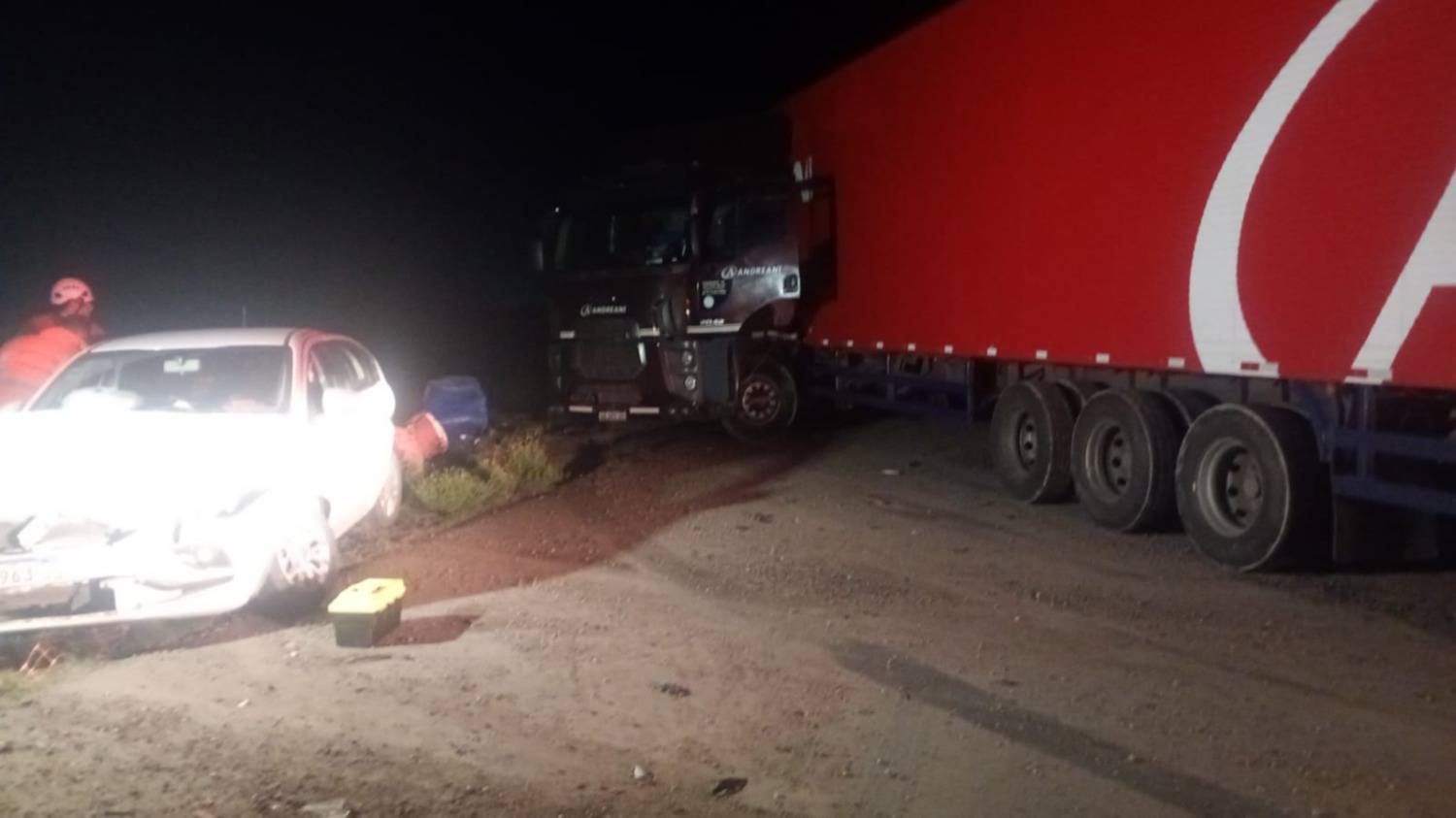 Dos personas fueron hospitalizadas por un choque en la ruta 33 