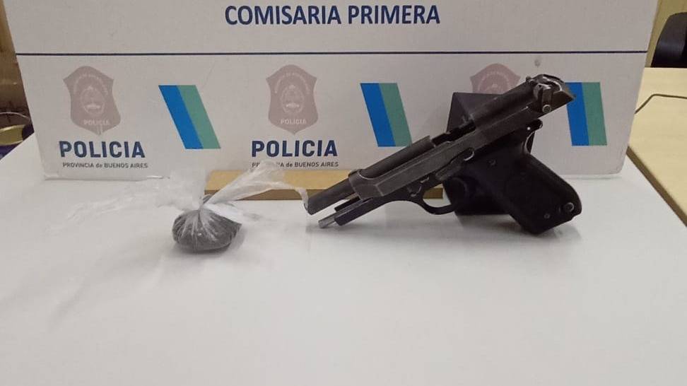 Villa Moresino: detienen a un joven cuando caminaba con una pistola 9mm.