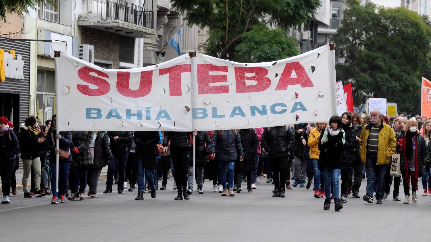El Suteba bahiense levantó las medidas de fuerza pero este jueves realizará una jornada de protesta