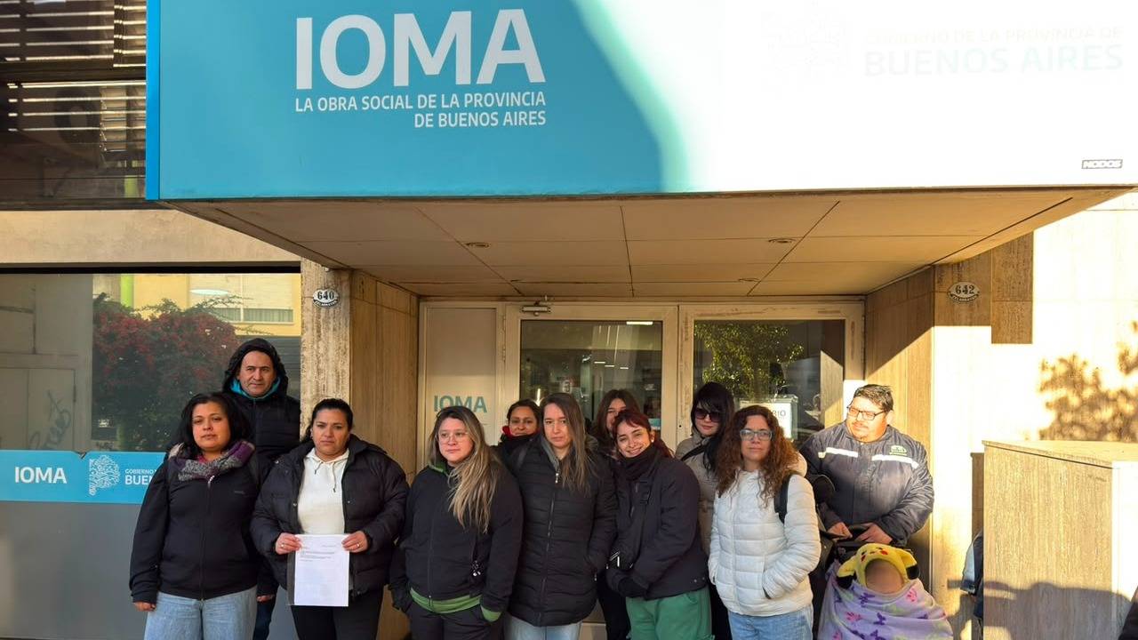 Familiares de niños y niñas con discapacidad reclaman a IOMA por la interrupción de tratamientos