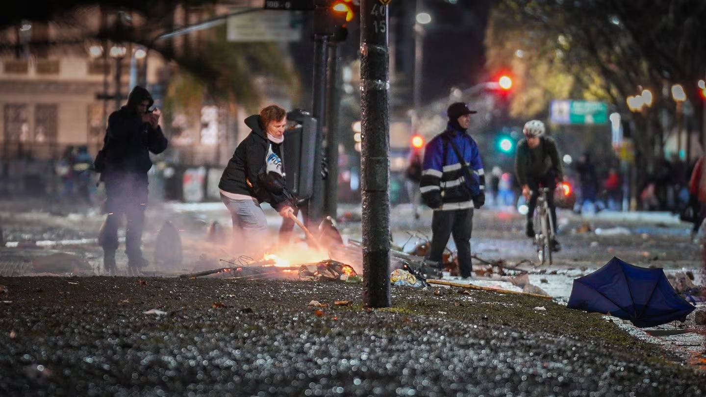 El Gobierno llevó a la Justicia los incidentes frente al Congreso y pidió detener a los responsables