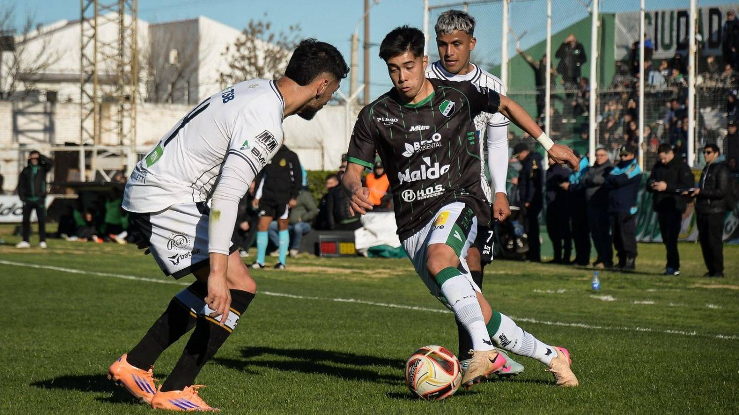 Federal A: en la previa del clásico, Olimpo ganó en Mendoza y Villa Mitre empató como local