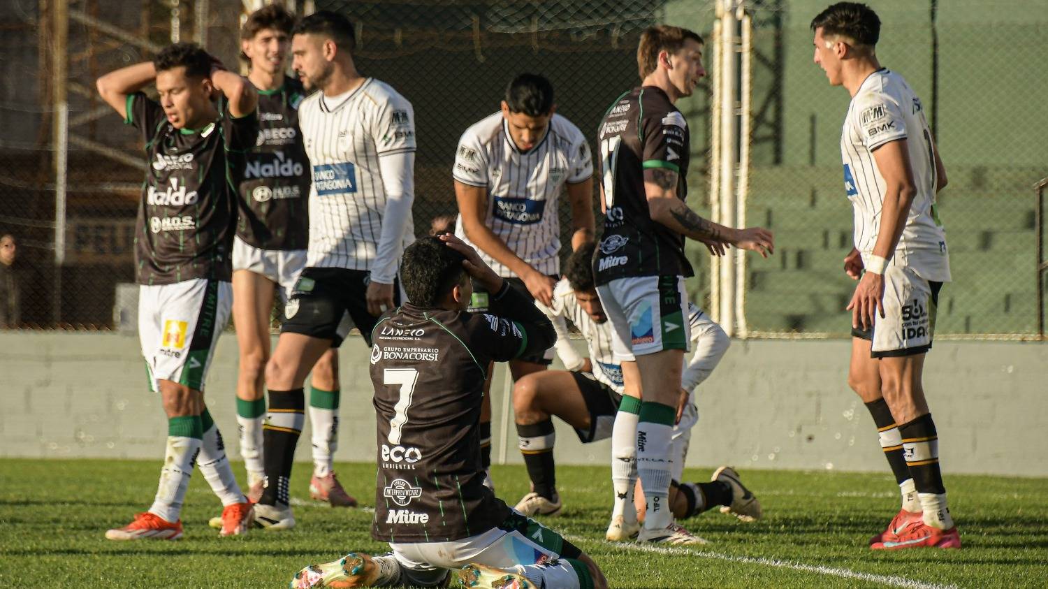 Villa Mitre laburó como para ganarse el triunfo, pero el Capataz hizo negocio y se llevó lo suyo de Bahía