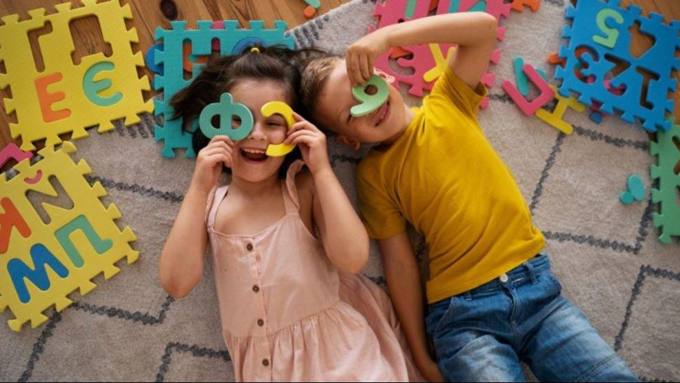 No más "infancias": Milei reglamentó la vuelta del "Día del Niño"