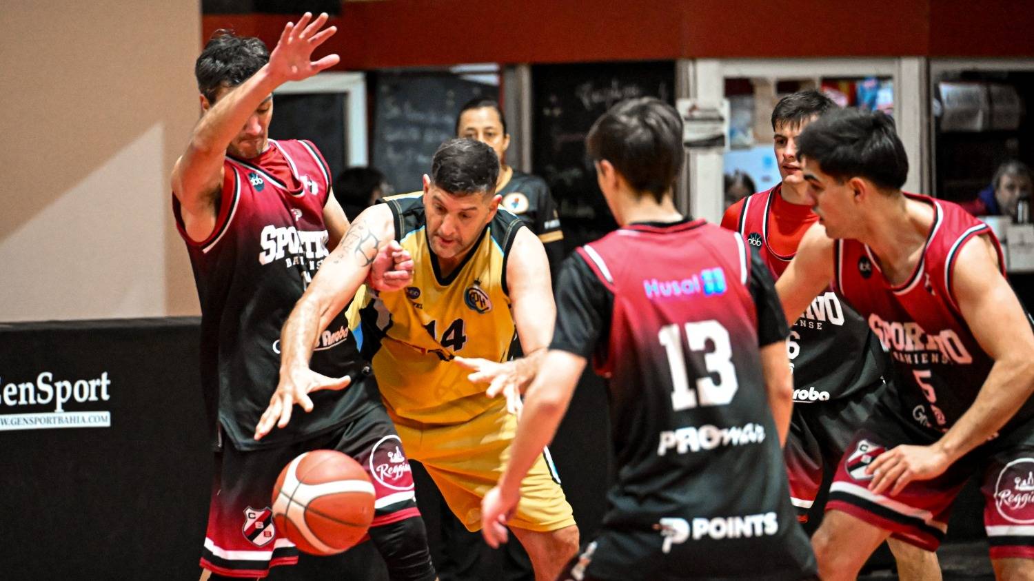LBB Bronce: prevalecieron los visitantes en la noche de domingo y Pellegrini es único puntero