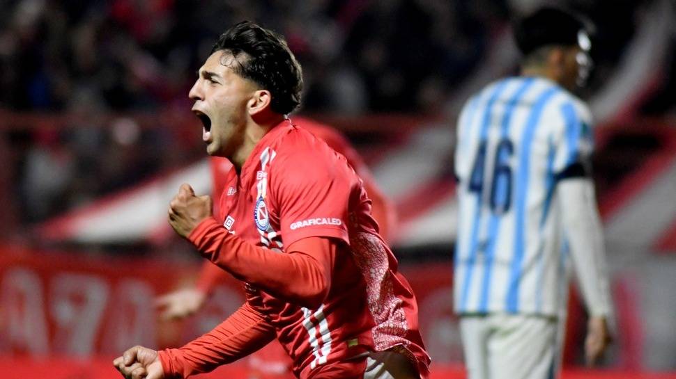 Argentinos Juniors venció a Racing, mantiene su perfecto andar y lidera su zona