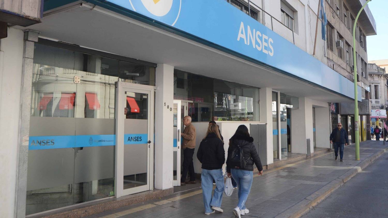 Cuándo cobro ANSES: calendario de pagos del lunes 10 de agosto para jubilados, AUH y otras prestaciones