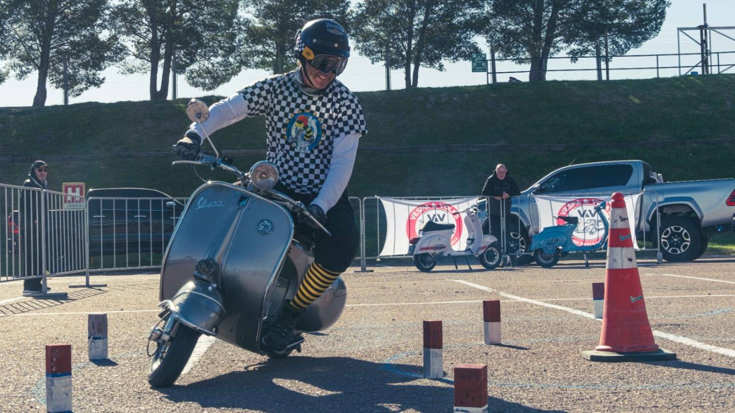 Las icónicas motos Vespa protagonizarán un campeonato inédito en Bahía Blanca
