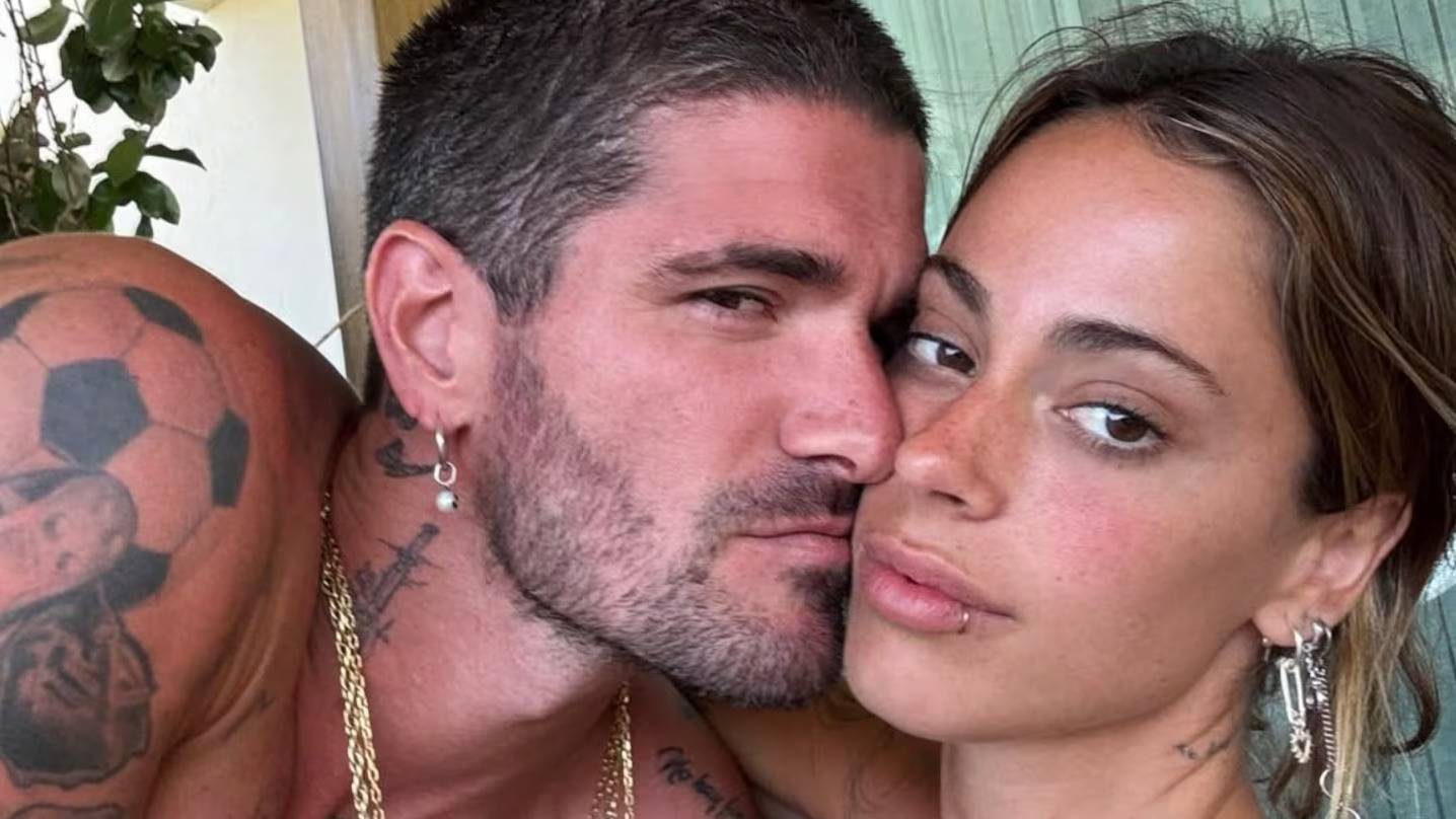 Tini Stoessel mostró el lujoso anillo con el que Rodrigo De Paul le propuso casamiento