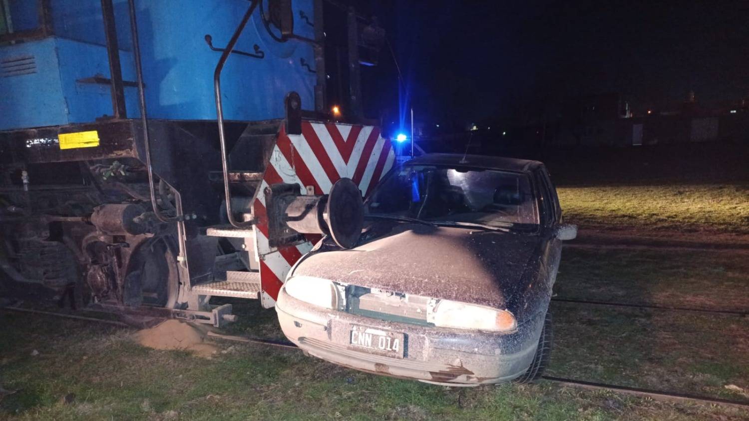 Milagro: fueron arrastrados 100 metros por el tren y salieron ilesos 