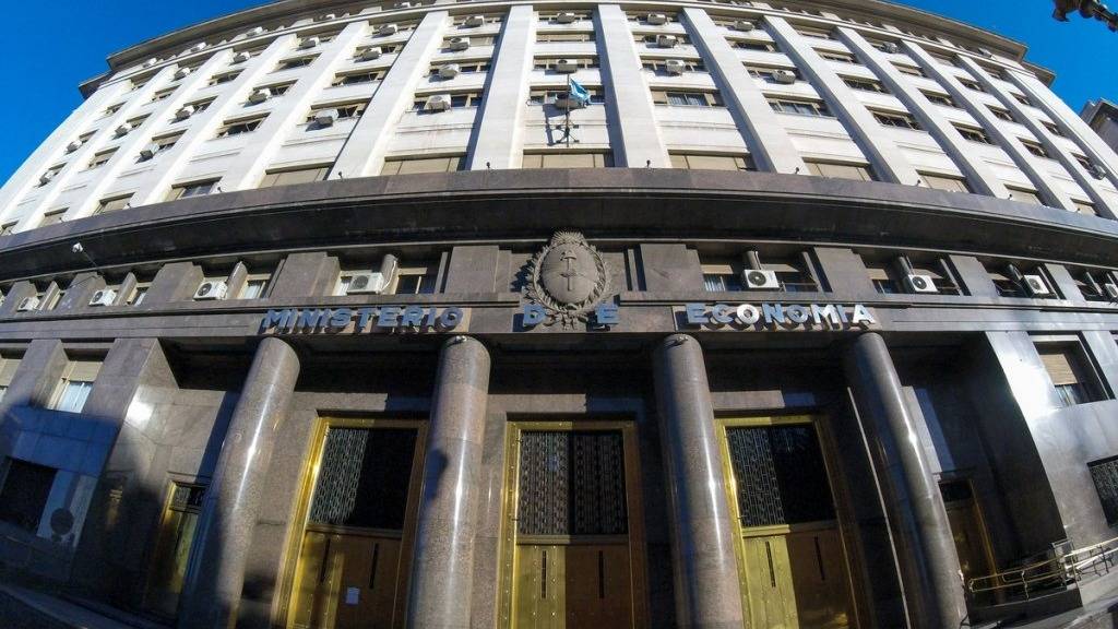 Los recursos nacionales a provincias retroceden 1% acumulado en 2026