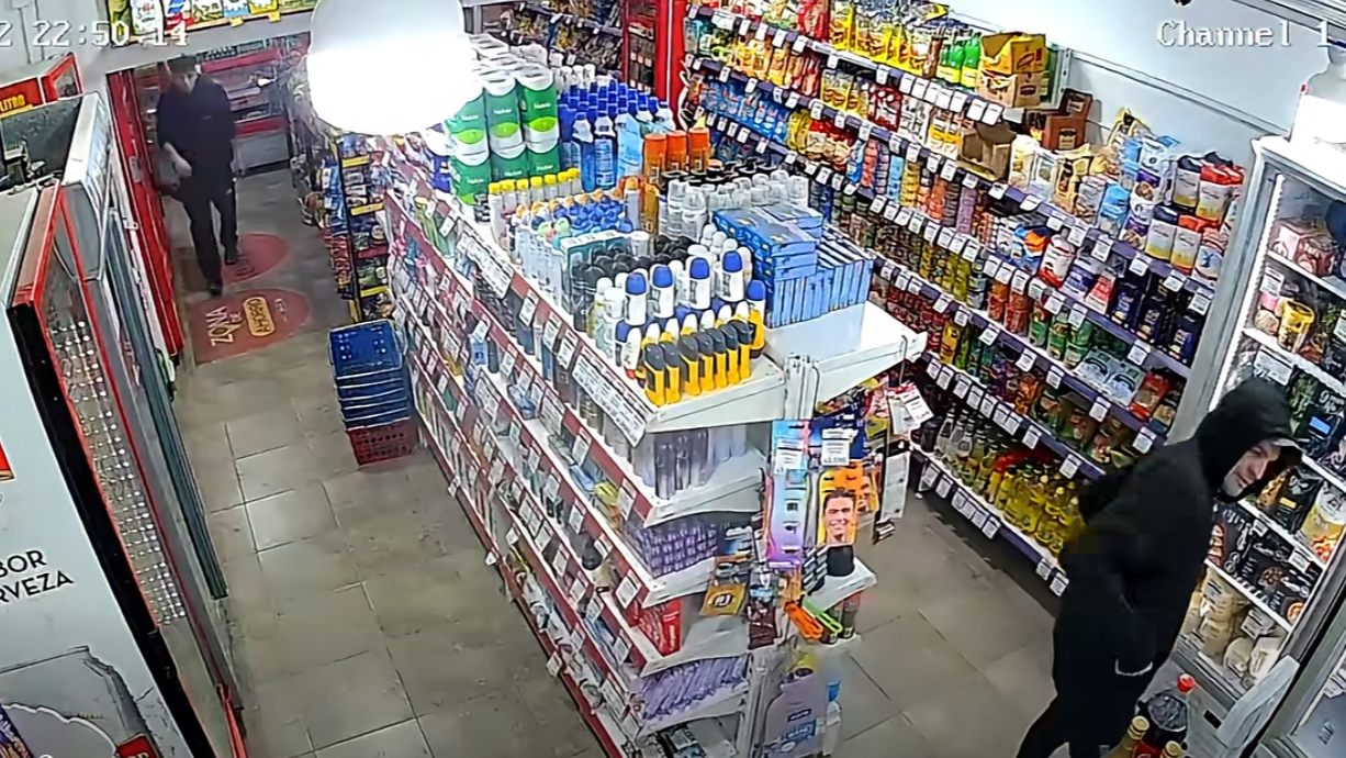 Amenazó a un comerciante con un puzón e intentó robar la caja