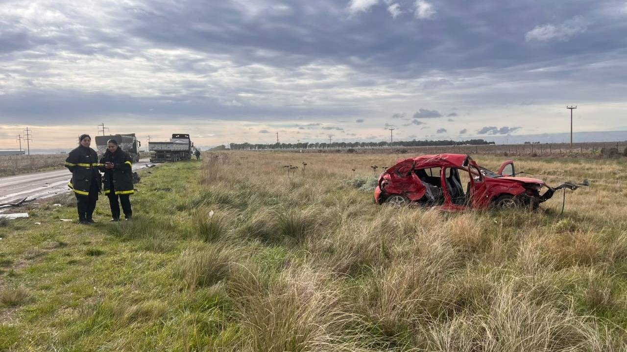 Ruta 51: una mujer falleció en un choque entre un auto y un camión