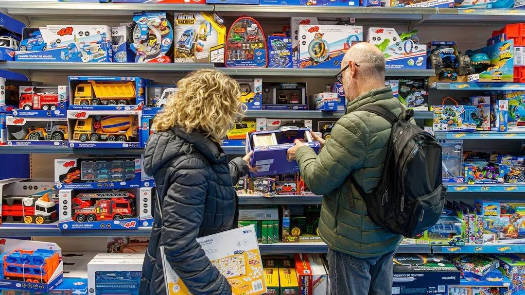 Entre el bolsillo y la pantalla: cómo compra el consumidor en este Día del Niño