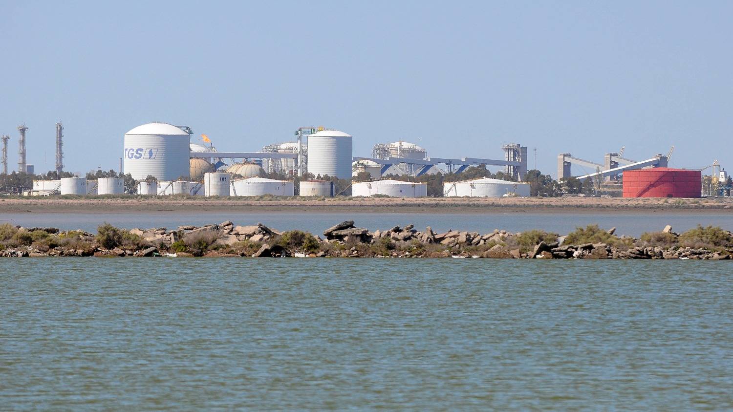 TGS ya encargó varios equipos clave para su megaproyecto en Bahía