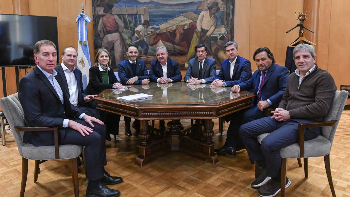 El Gobierno profundiza las negociaciones con la oposición dialoguista 