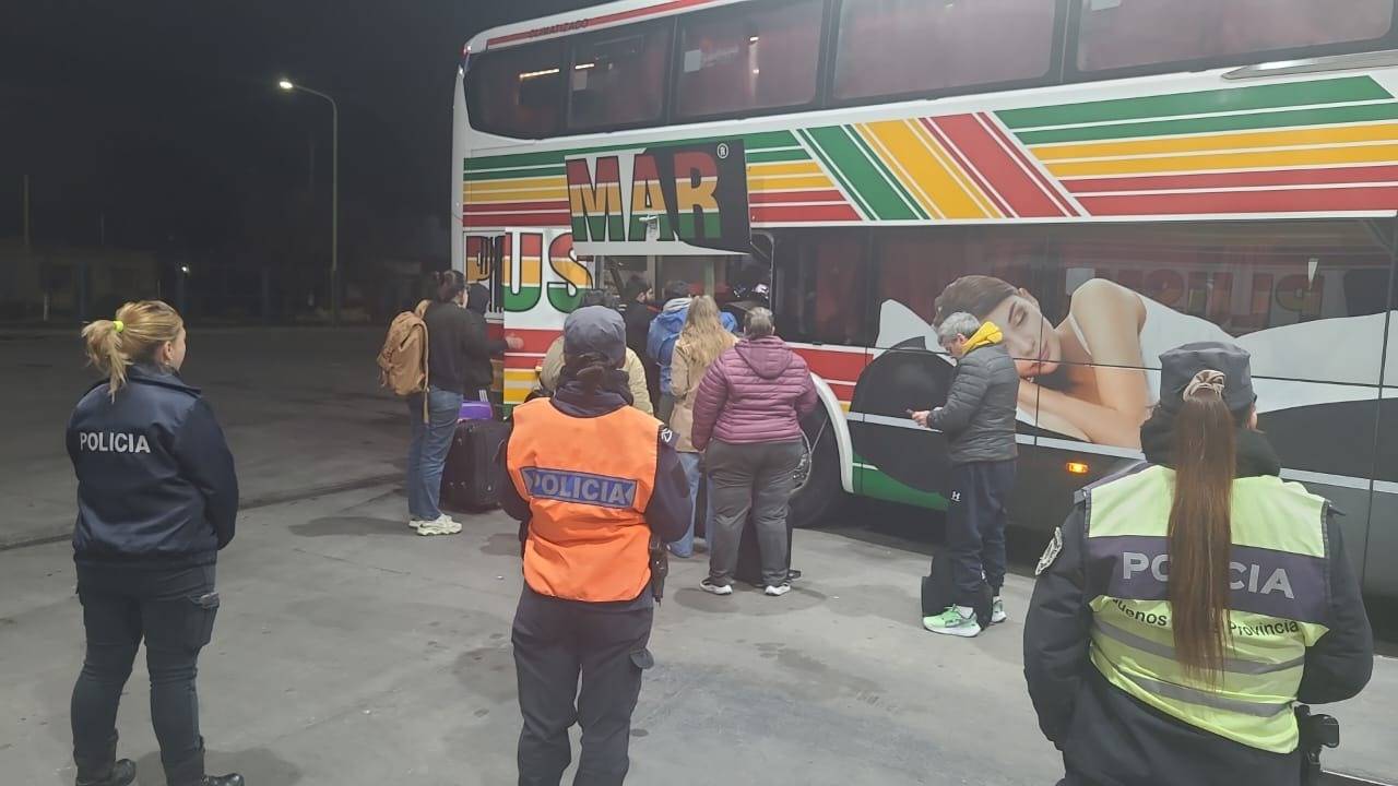 La Policía realizó un control policial en la terminal de ómnibus 