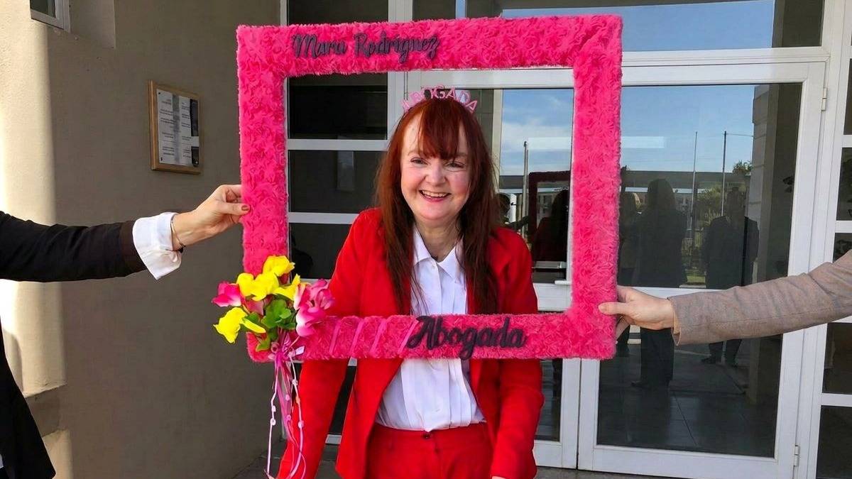 A los 59 años, una mujer con ELA cumplió su sueño de convertirse en abogada en la UNS