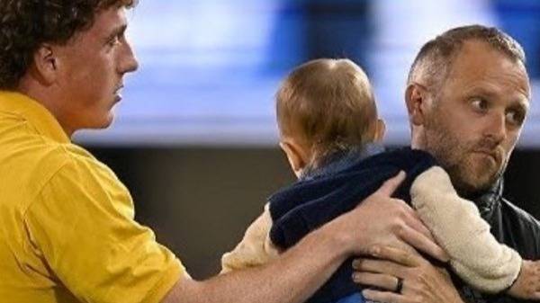 Un bebé invadió la cancha en pleno partido de la MLS y obligó a interrumpir el juego