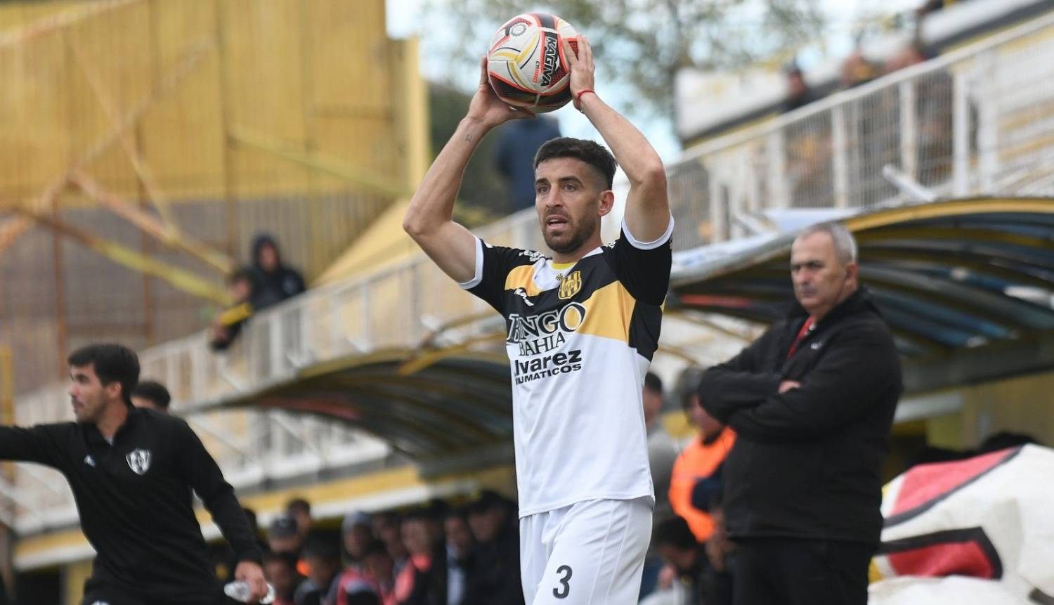Del taekwondo al fútbol y las canas no se manchan: la historia de Luciano Lapetina, el 3 de Olimpo