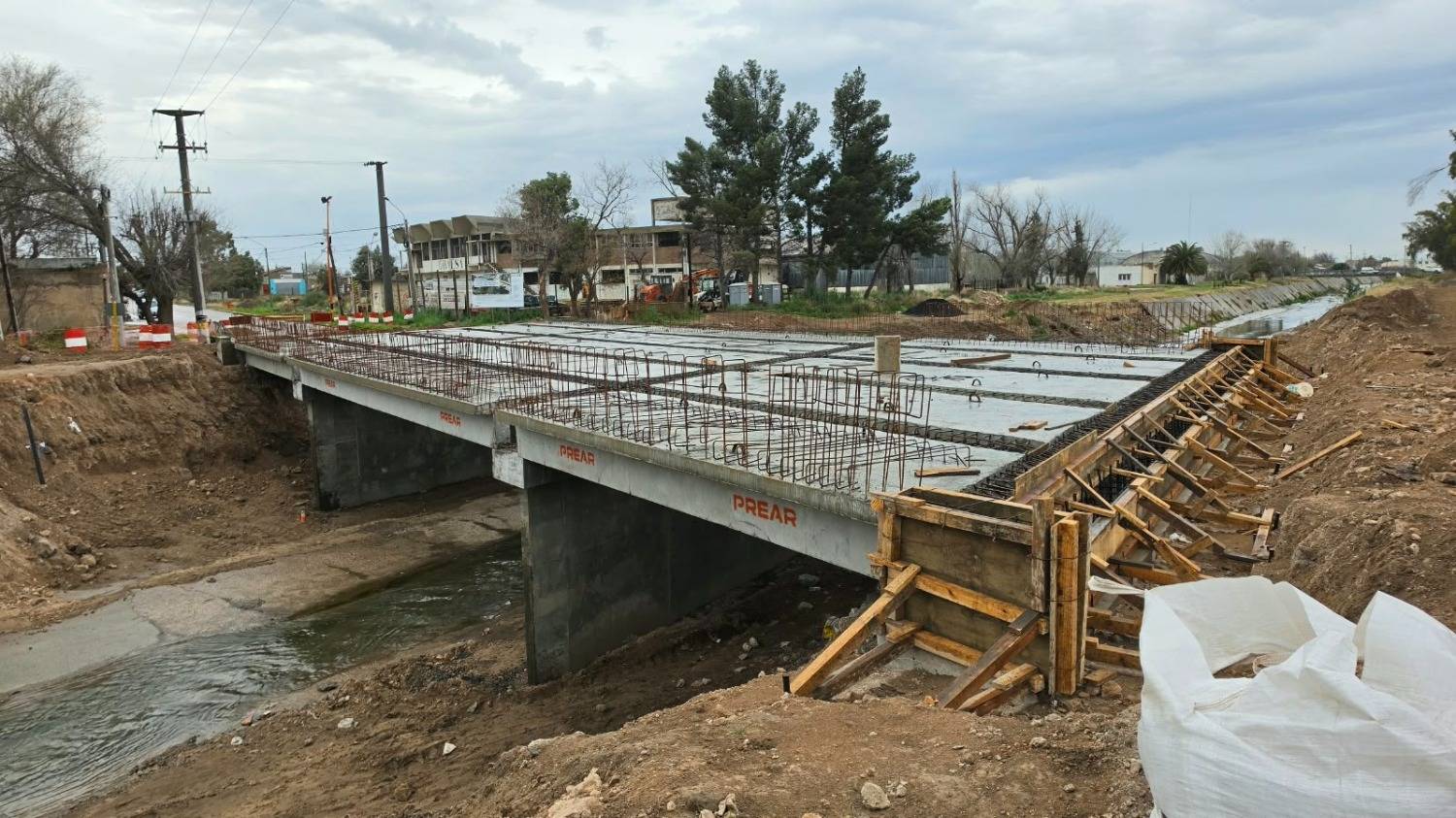 Trankels: "El 60 % del puente de Pampa Central está listo"