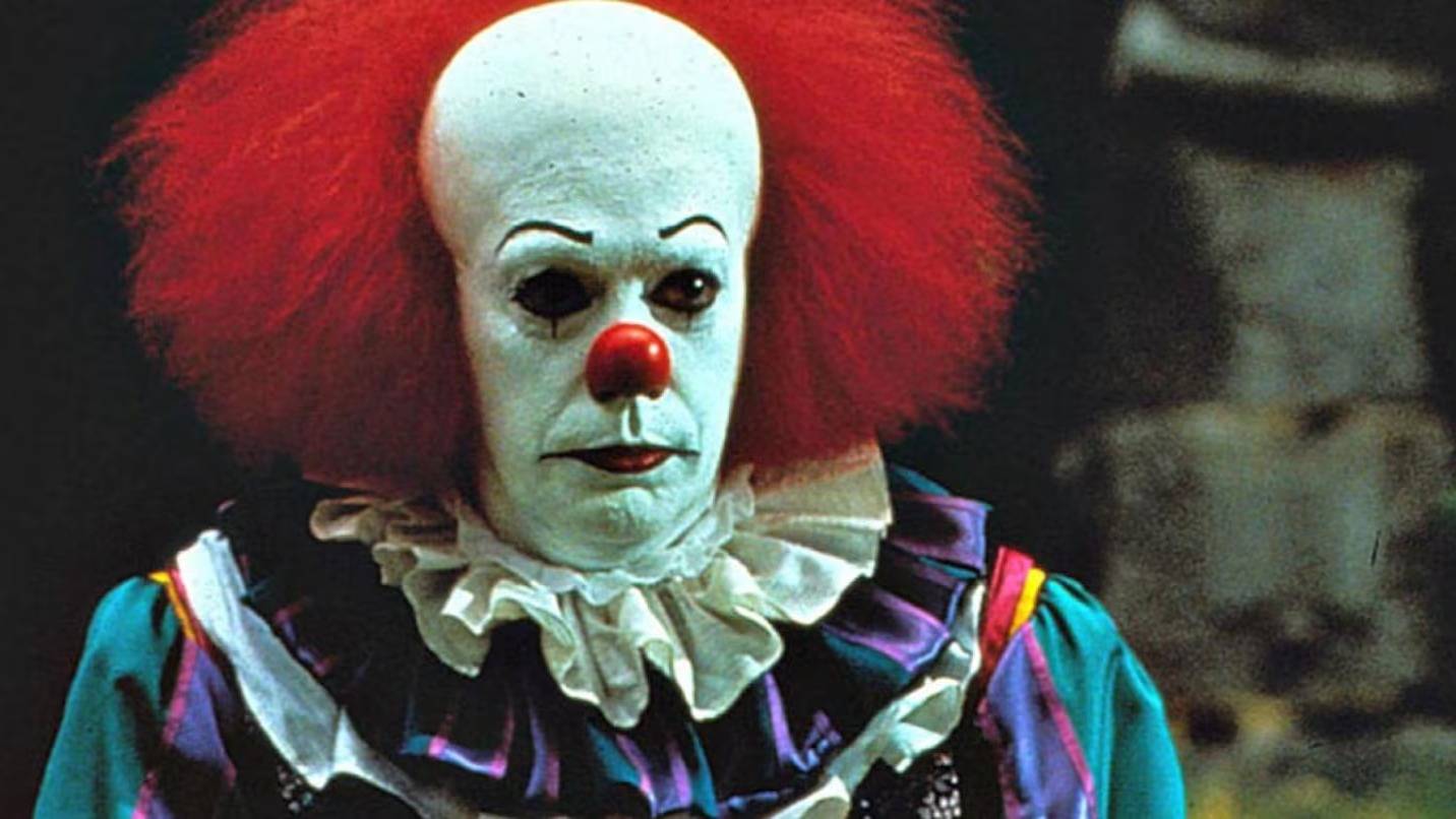 Falleció Tim Curry, el actor que personificó al payaso Pennywise en la primera película de “It”