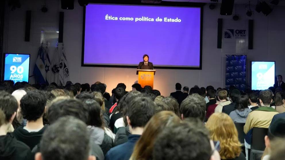 “Argumentos para dividir a la sociedad”: Milei volvió a desestimar las críticas por el aumento de la morosidad
