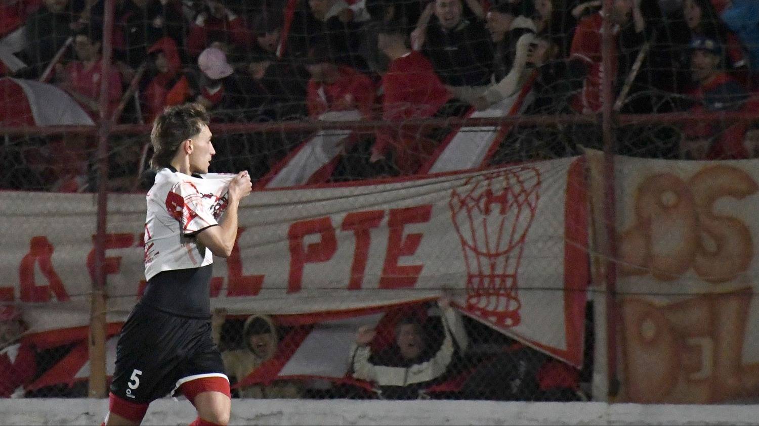 Huracán tuvo el estreno soñado: triunfo ante Liniers con gol del hijo de la casa