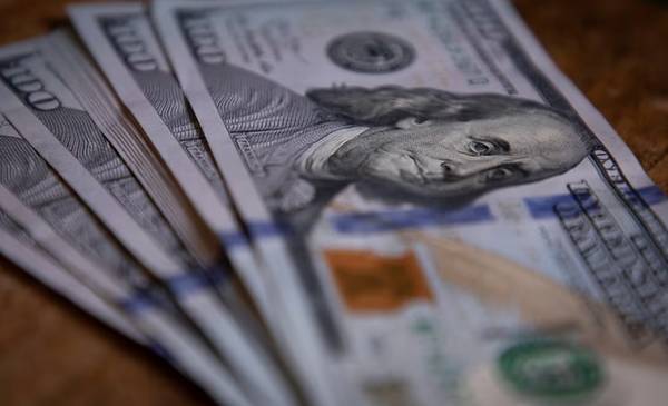 Economista advirtió sobre la situación del dólar
