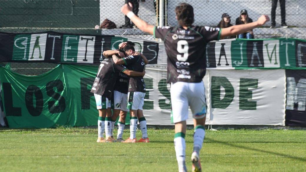 Villa Mitre le ganó 3 a 0 a Huracán Las Heras y Olimpo perdió 1 a 0 ante Atenas