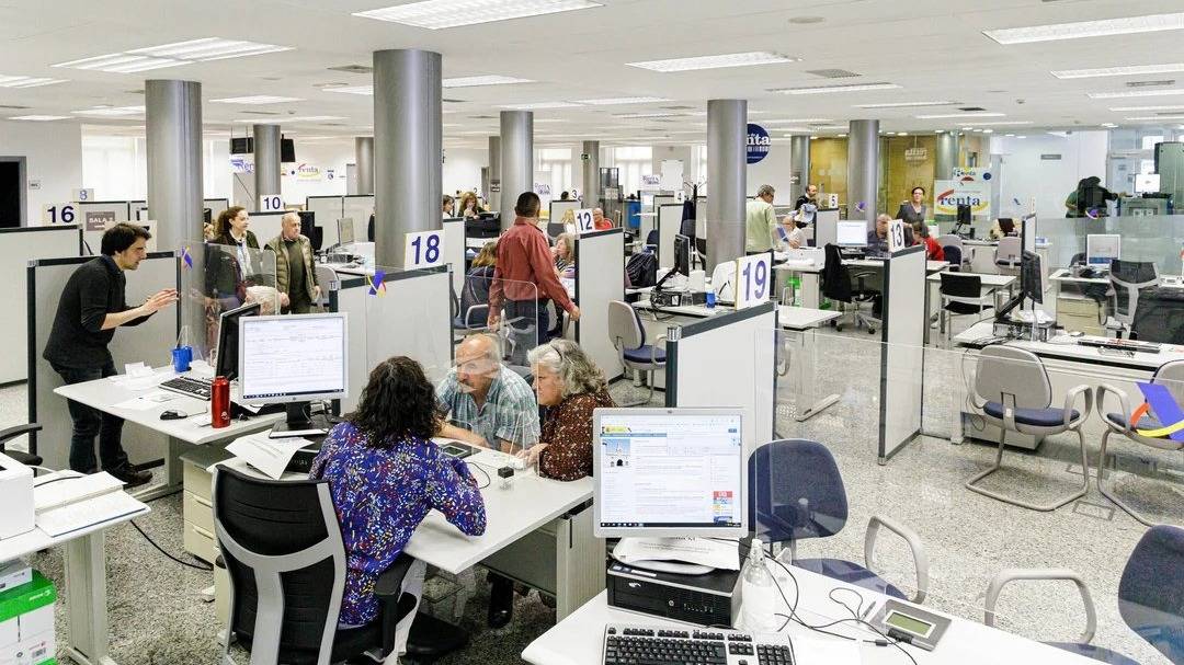 El Gobierno oficializó aumentos para estatales y un pago extraordinario de $80.000