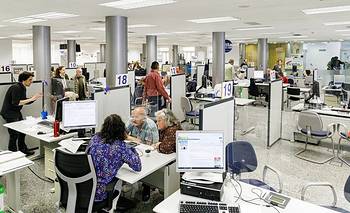 El Gobierno oficializó aumentos para estatales y un pago extraordinario de $80.000