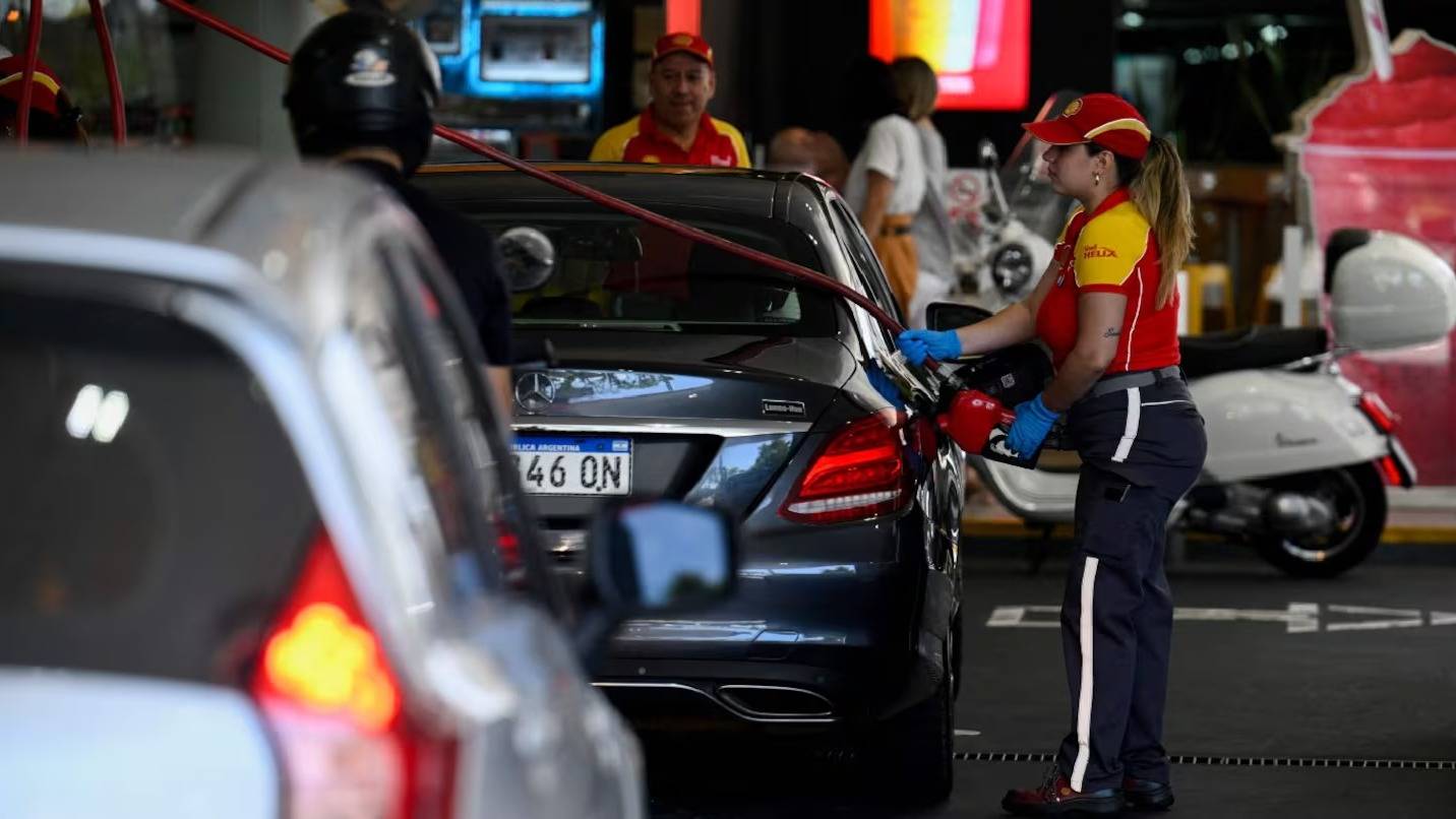 Postergan la suba de los impuestos que se trasladan al precio de la nafta y el gasoil