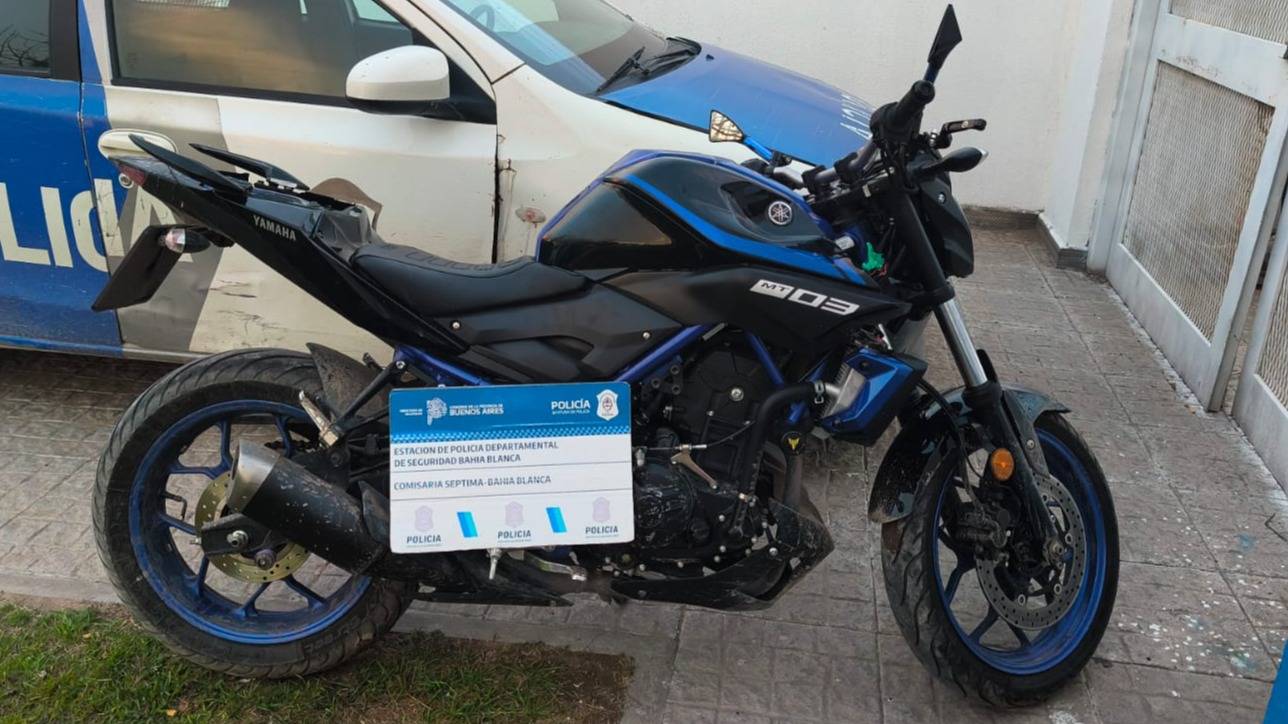 Tres adultos y dos menores, atrapados por el robo de una moto en Villa Moresino