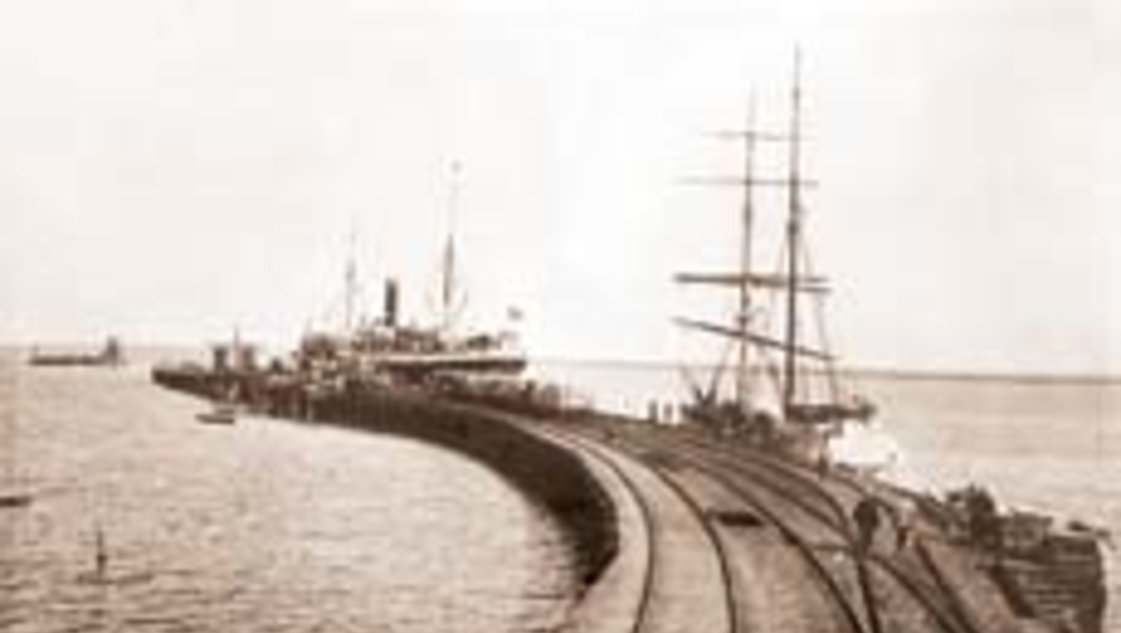 De un muelle de hierro al primer puerto autónomo del país