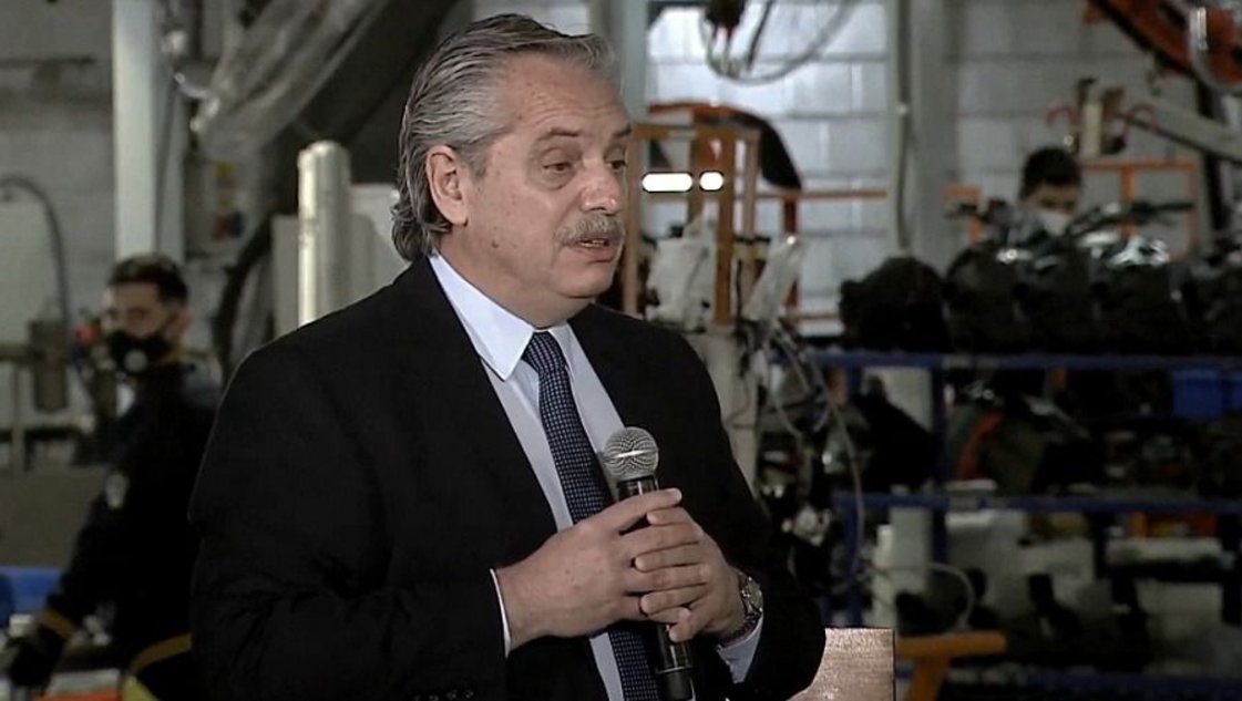 El presidente pidió "dejar el esparcimiento social para otro momento"