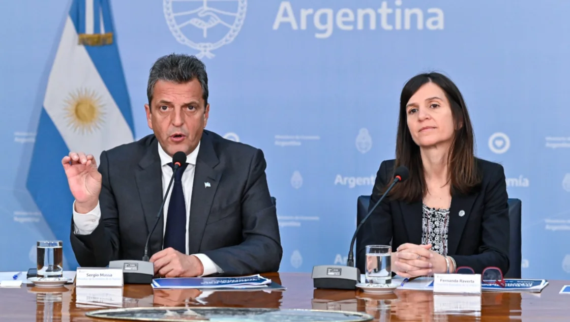 El Gobierno anunció un bono de $ 94.000 para trabajadores informales El Gobierno anunció un bono de $ 94.000 para trabajadores informales